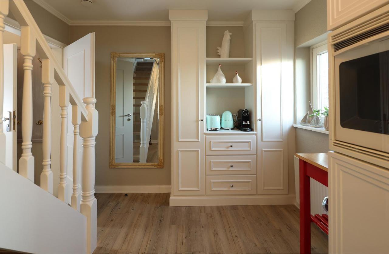 Strand Suite *